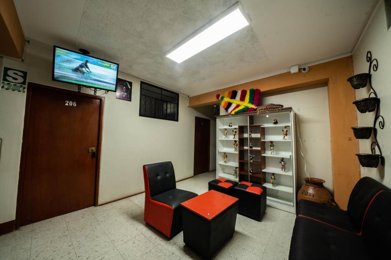 Hostal Tarapaca Hotel Huanuco Exterior photo