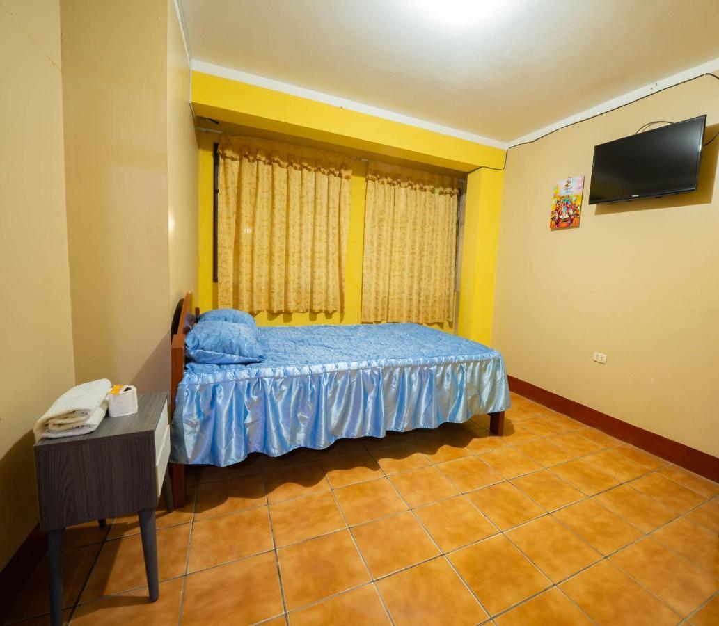 Hostal Tarapaca Hotel Huanuco Exterior photo