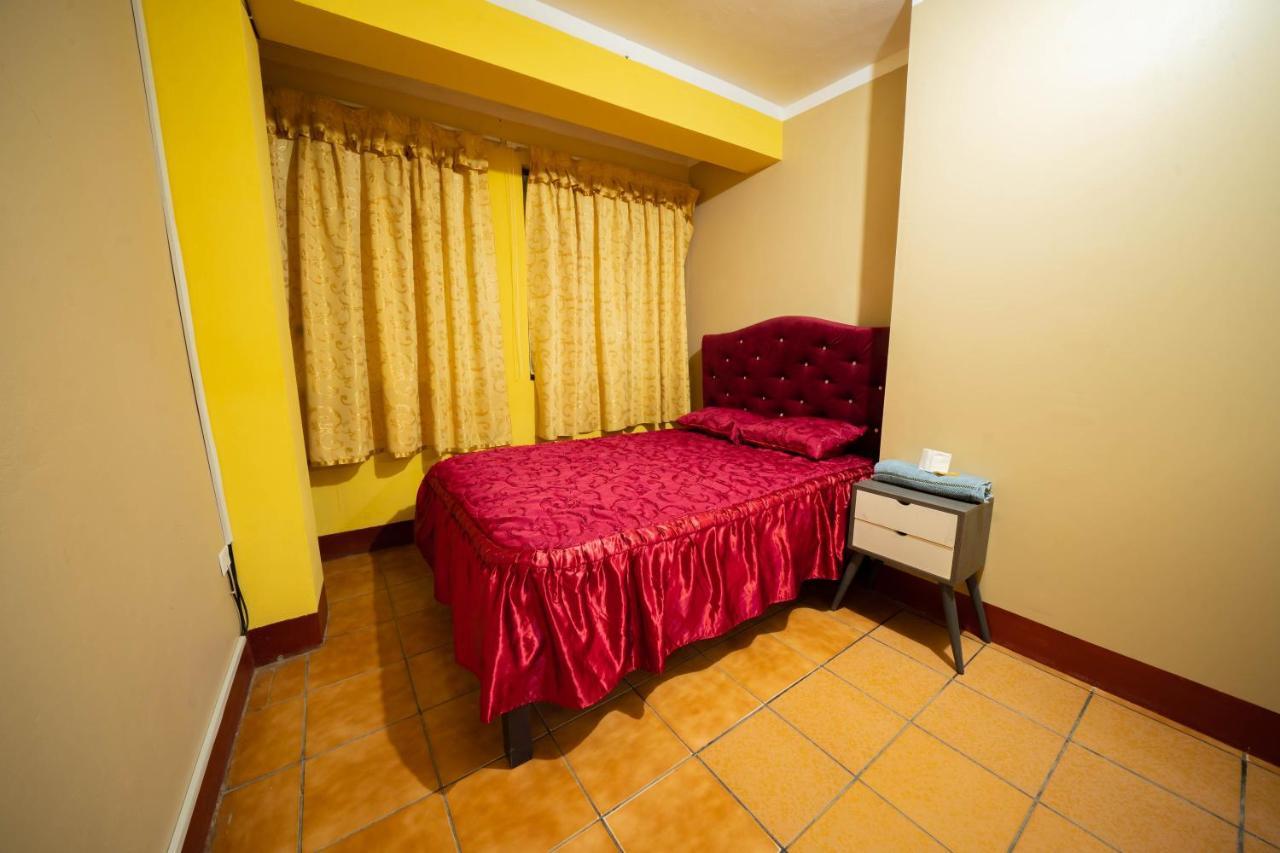 Hostal Tarapaca Hotel Huanuco Exterior photo